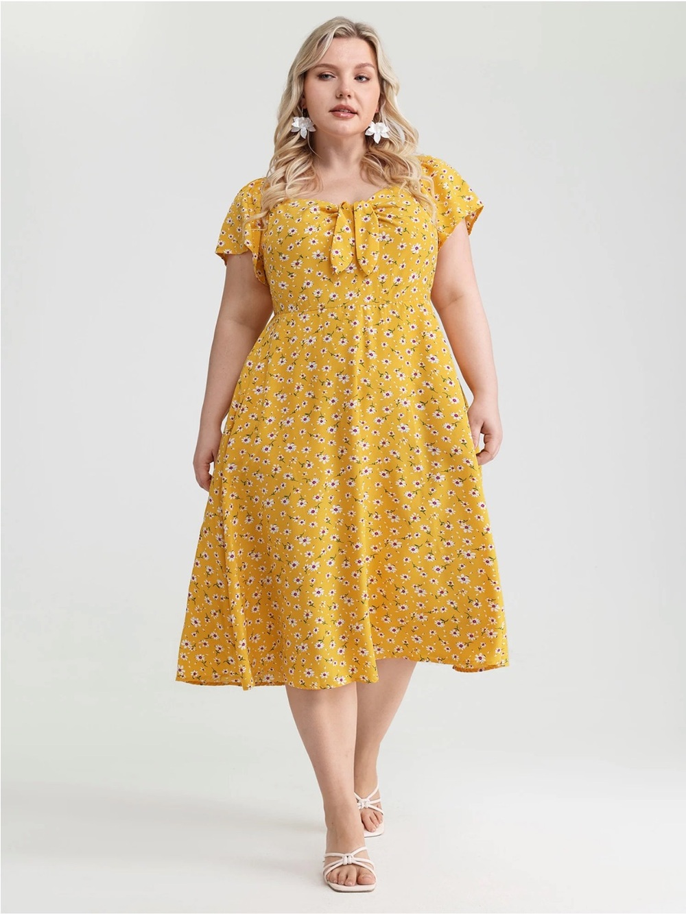 NWT BloomChic Knotted Front Daisy Floral Print Midi Dress Turmeric $32.90